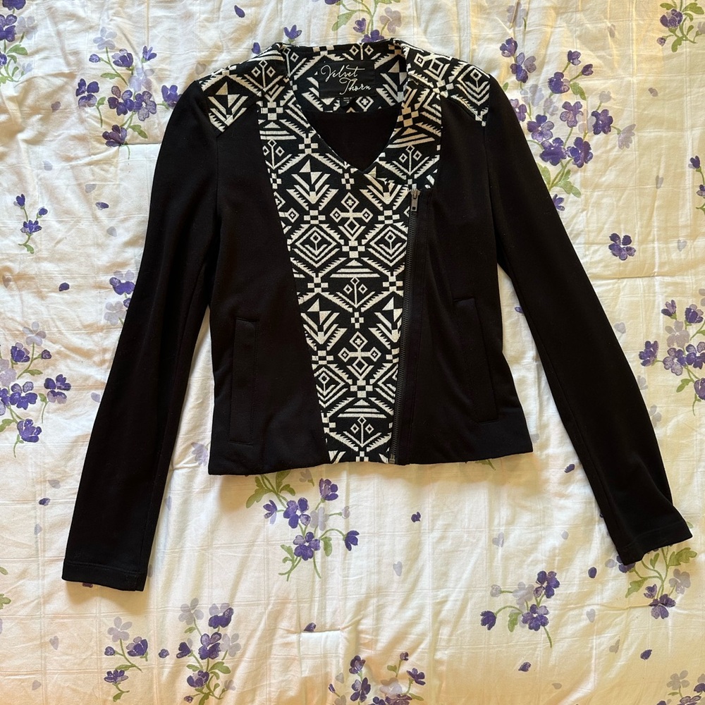 Velvet Thorn Fitted Cropped Black and White Jacket